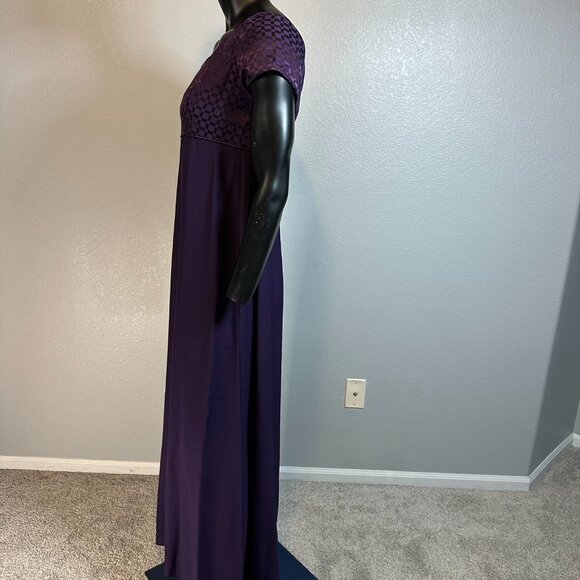 Von Bramlet Floor-Length Formal Dress Size 8 Elegant Occasion Gown - Picture 4 of 8